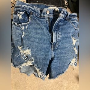 Abercrombie 4” mom shorts